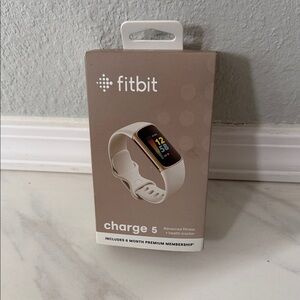 Fitbit Charge 5 Smartwatch - White